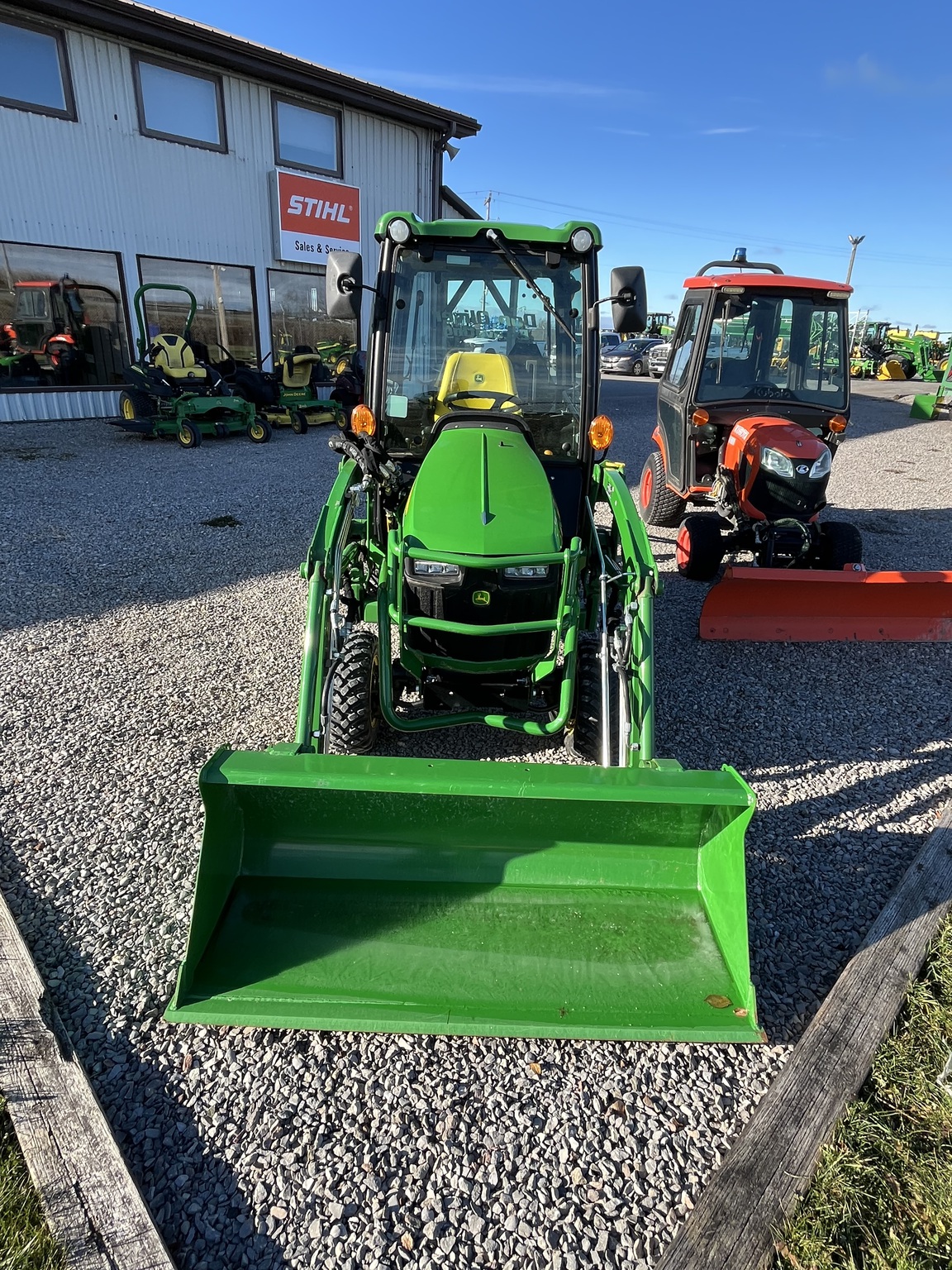 2022 John Deere 1025R Image 6