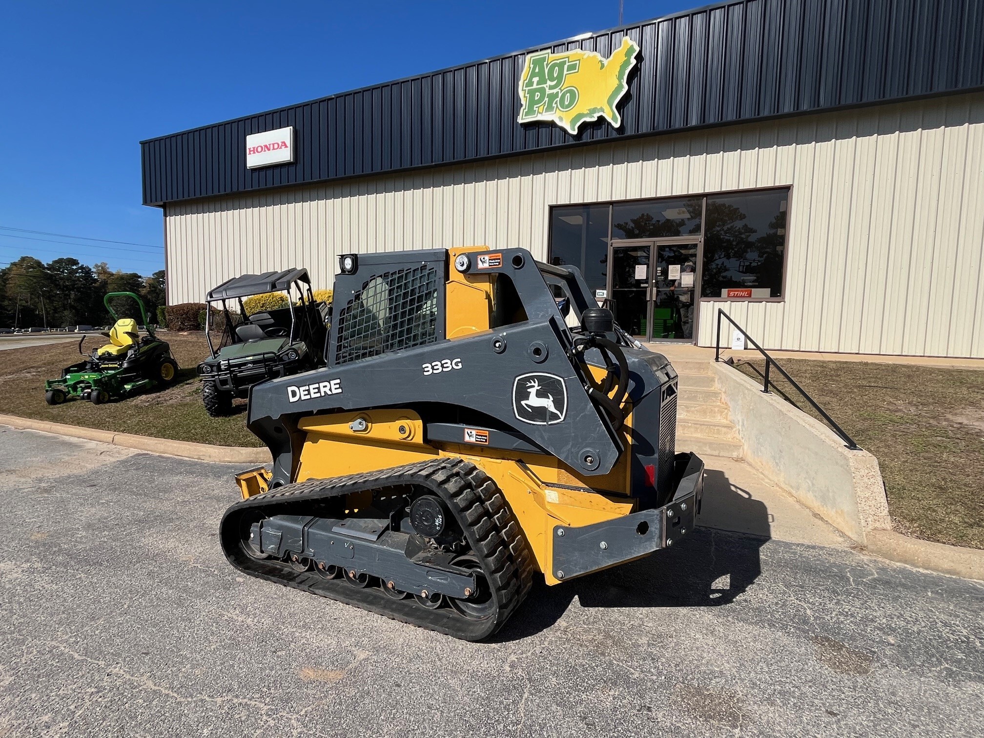 2022 John Deere 333G Image 2