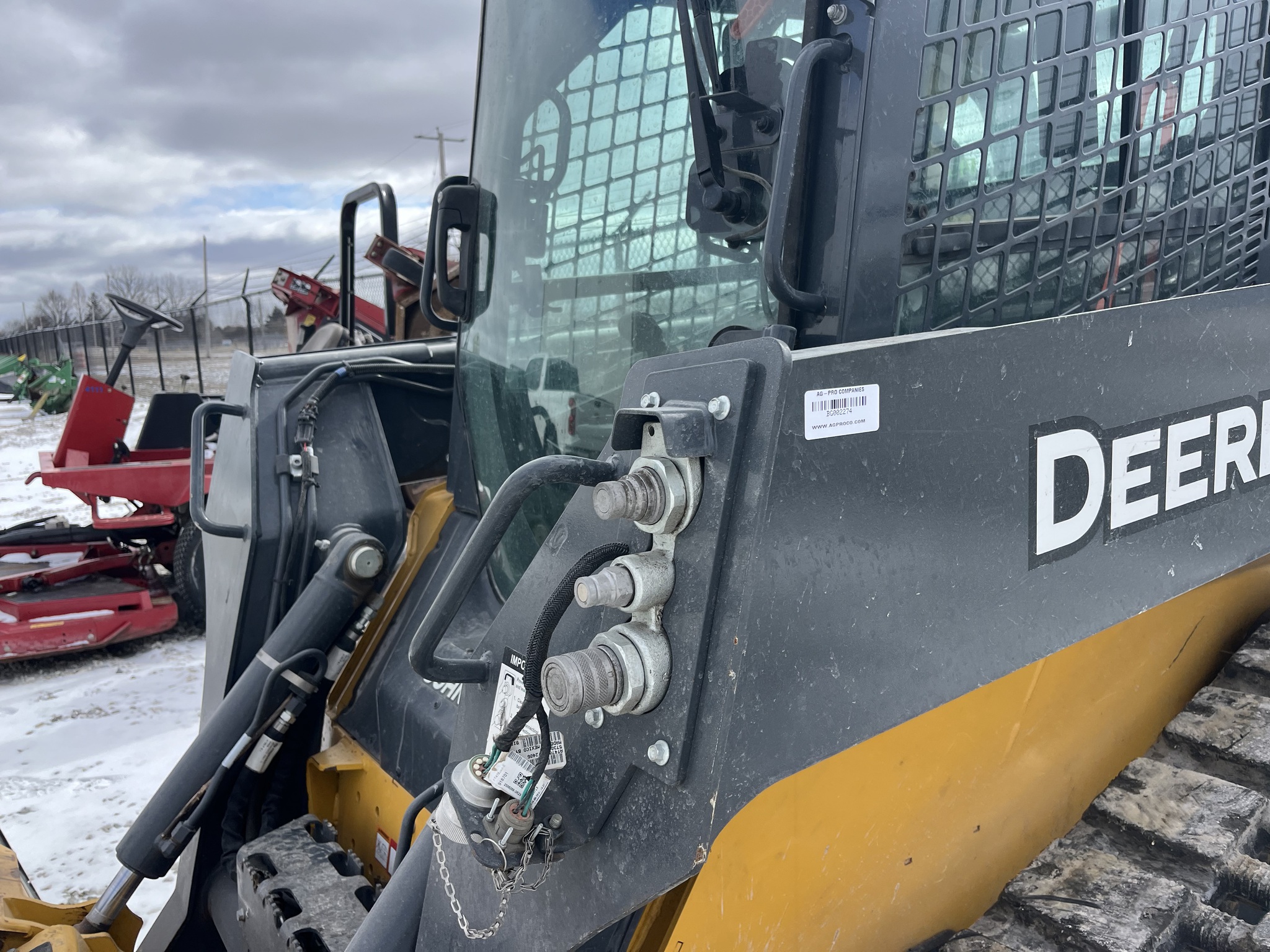 2024 John Deere 325G Image 6