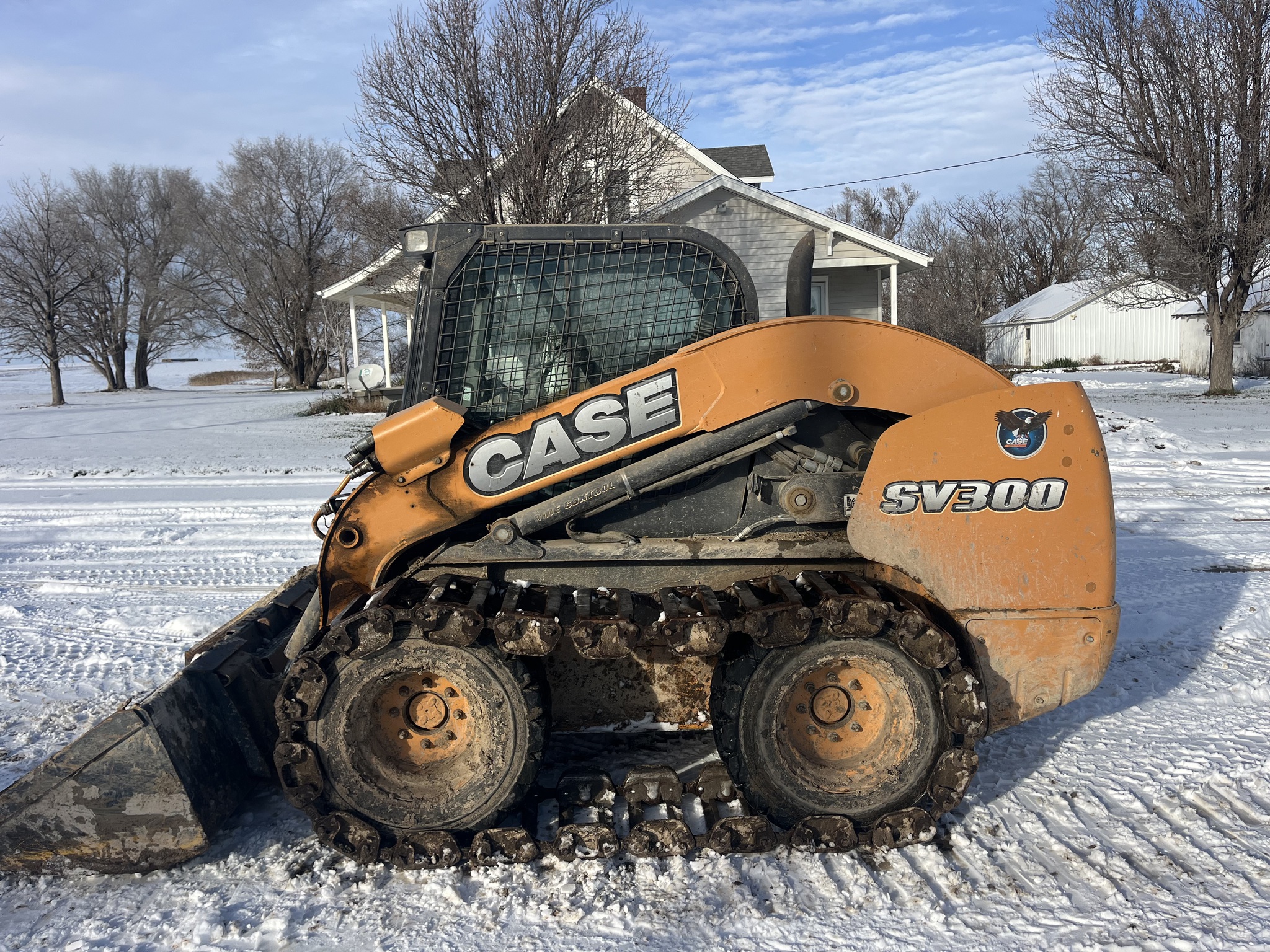 2013 Case SV300 Image 2