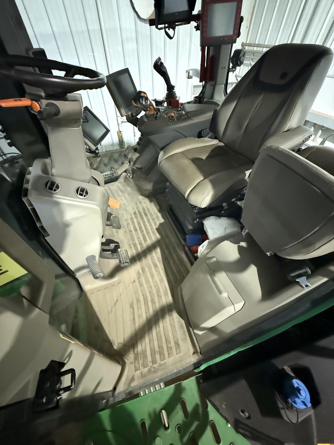 2021 John Deere 8RT 370 Image 2