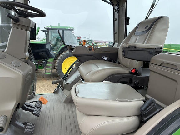 2025 John Deere 8R 370 - Photo38