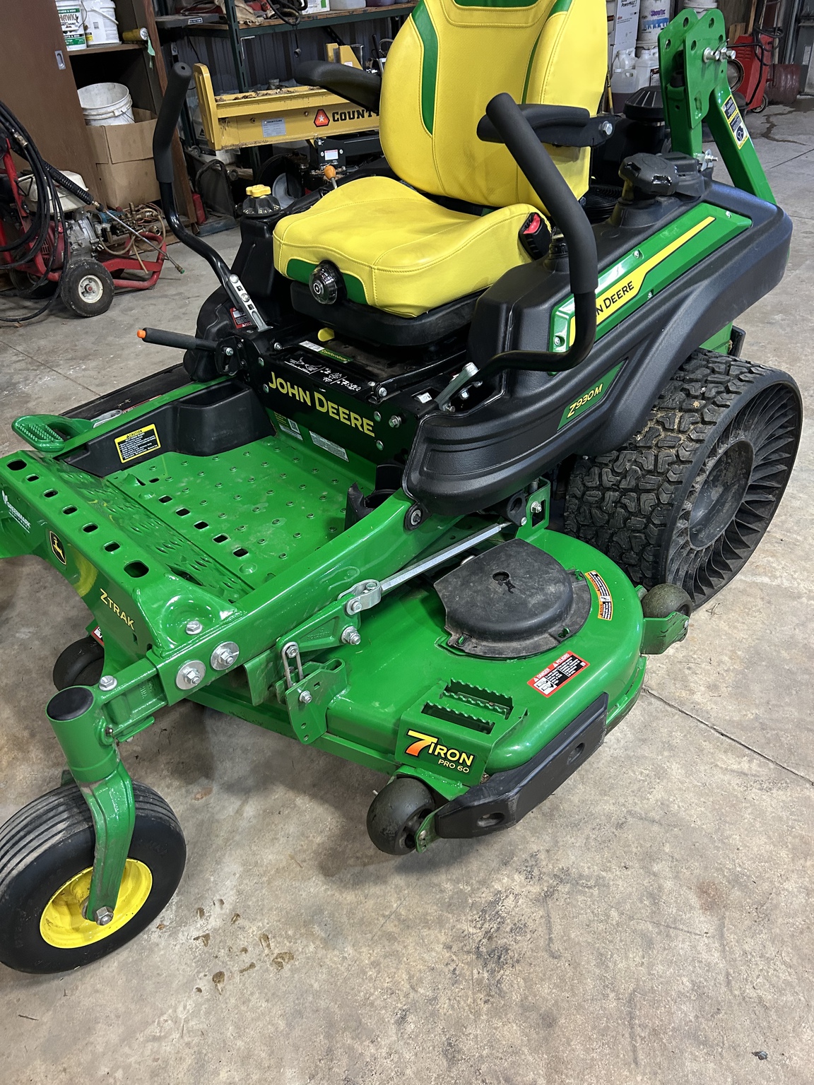 2023 John Deere Z930M Image 2