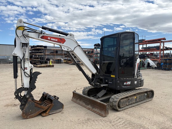 Photo of a 2023 Bobcat E35