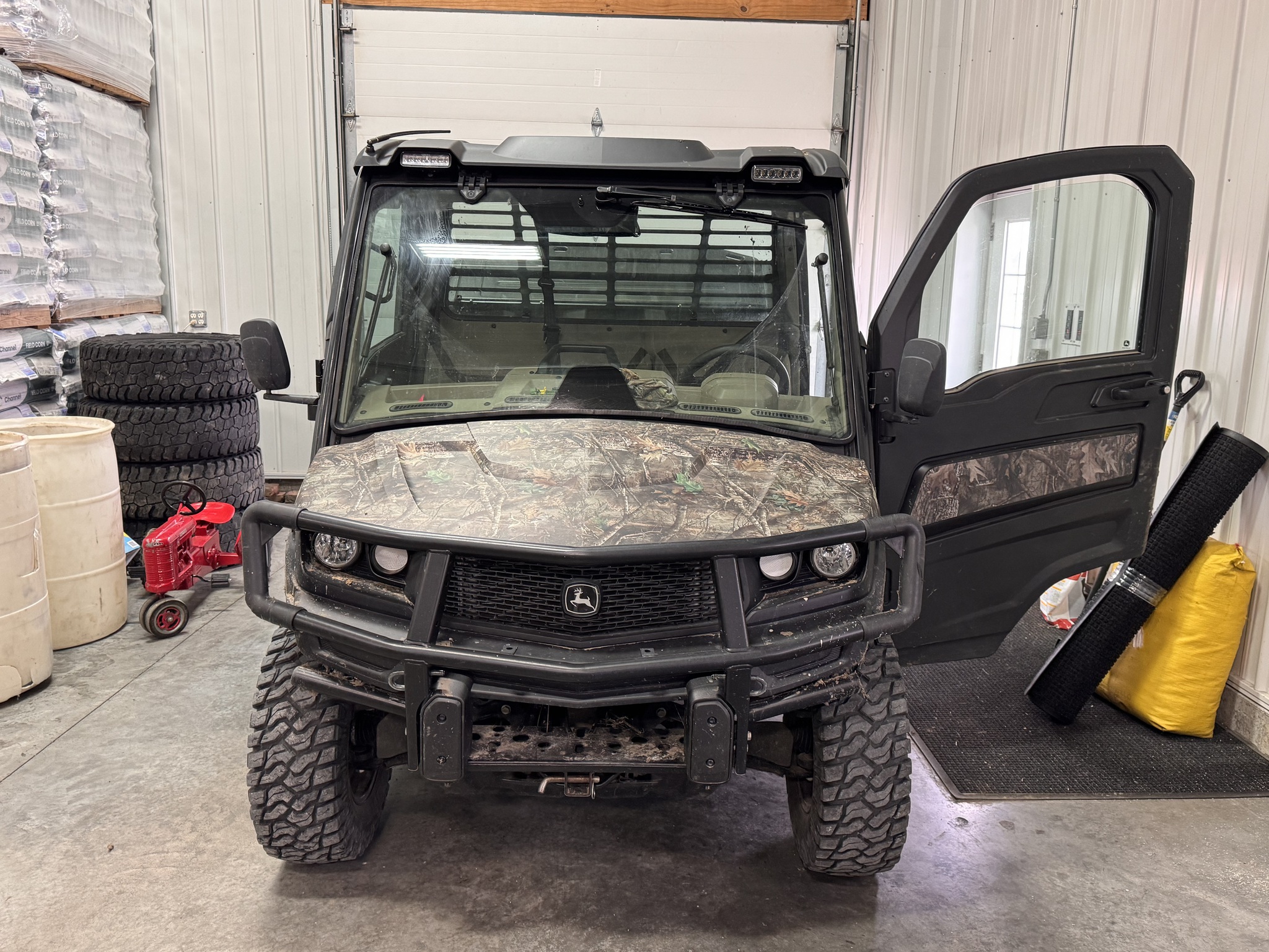  2023 John Deere XUV 835R at Heritage Tractor in Galesburg, IL