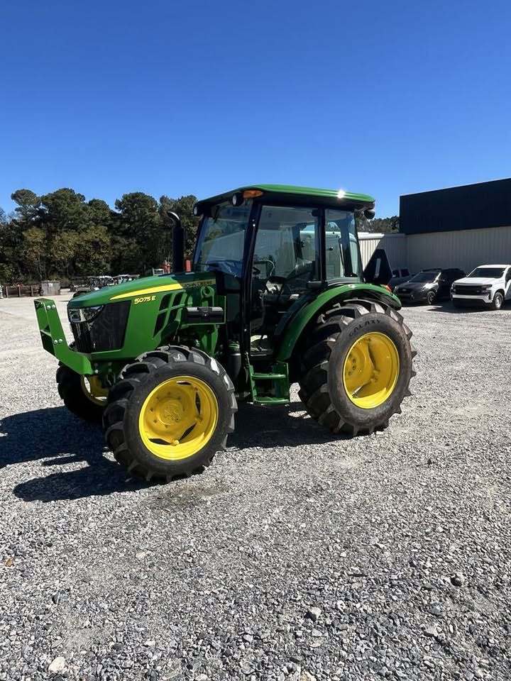 2025 John Deere 5075E Image 1