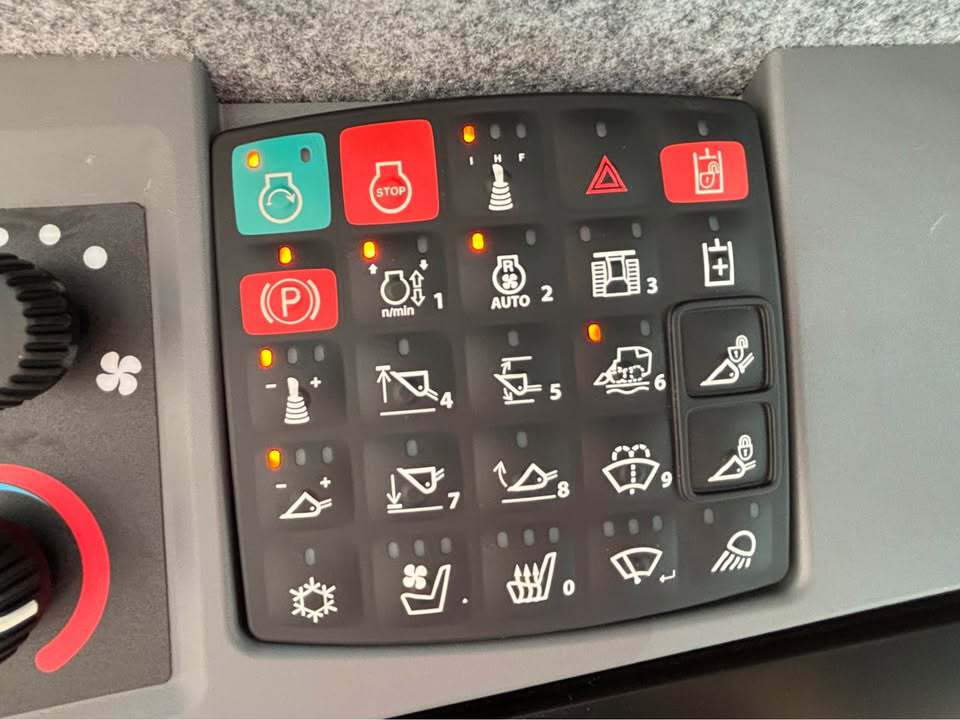 John Deere 335 P Image 7