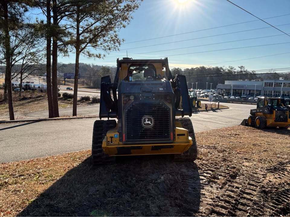 John Deere 335 P Image 5