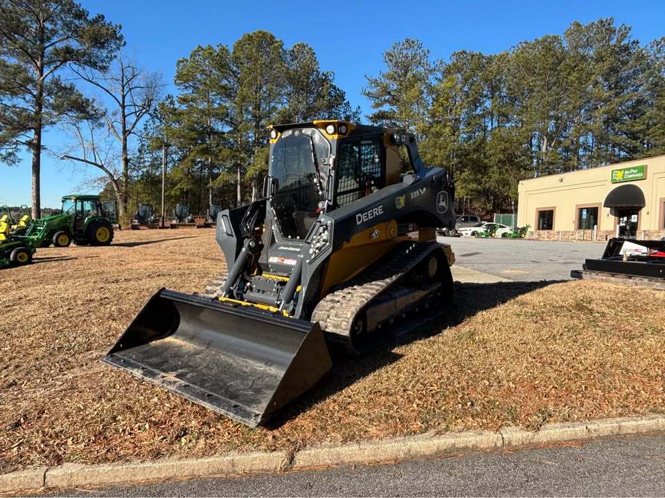 John Deere 335 P Image 3