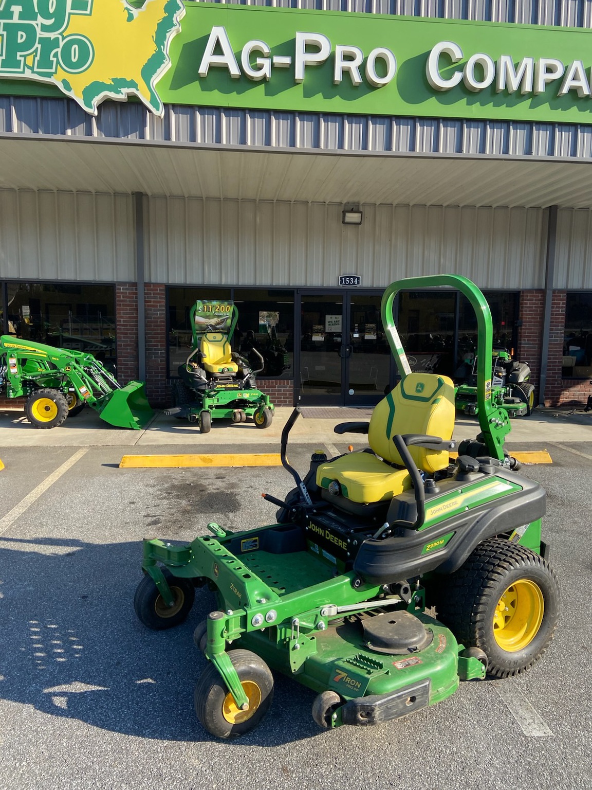 2025 John Deere Z930M Image 1