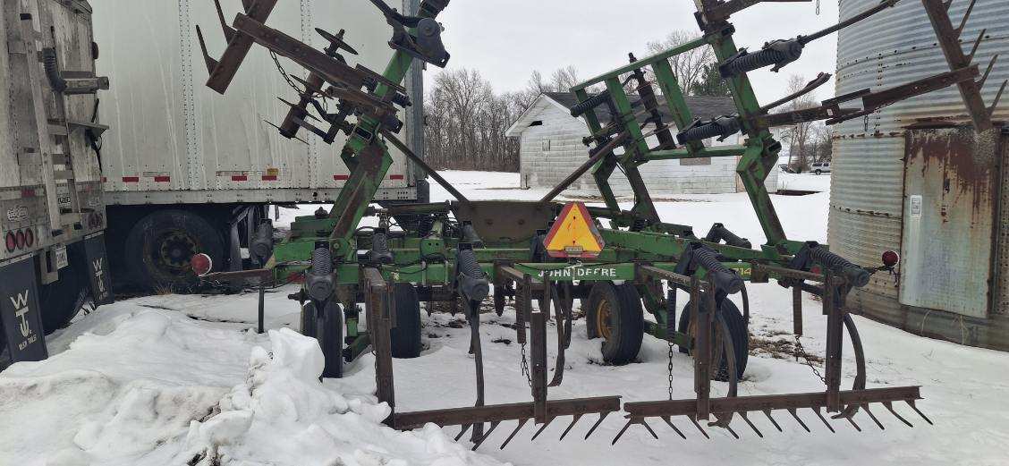 1989 John Deere 714 Image 5