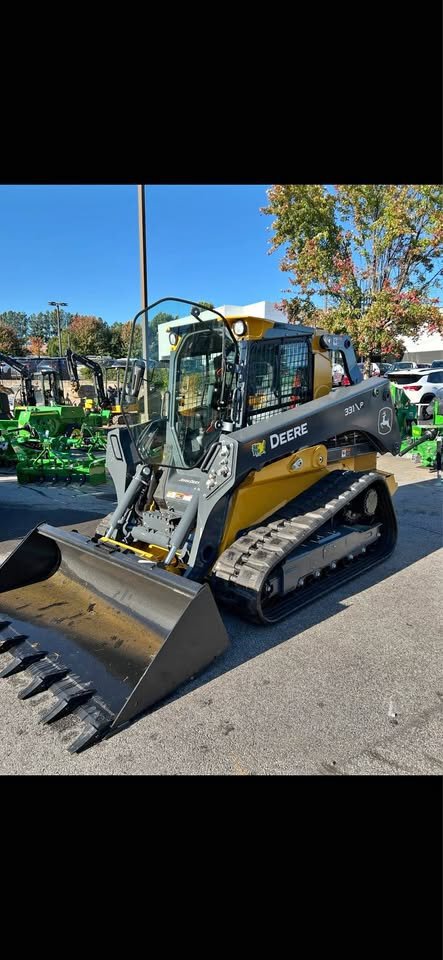 John Deere 331 P Image 1