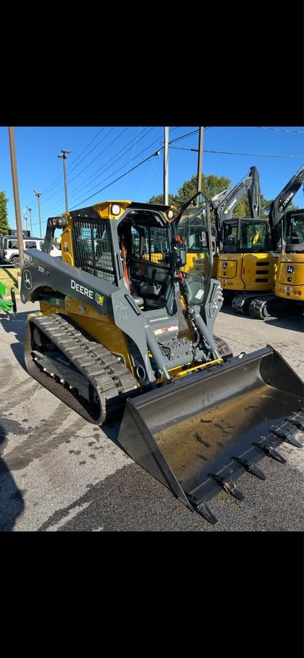 John Deere 331 P Image 2