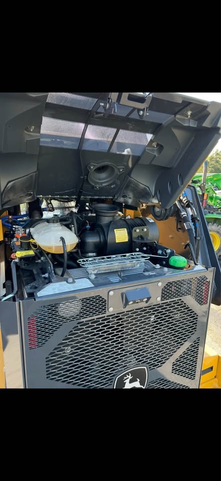 John Deere 331 P Image 6