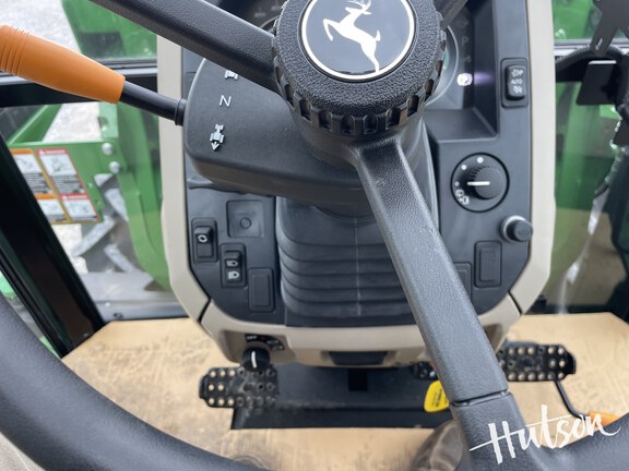 Photo of 2025 John Deere 6135E