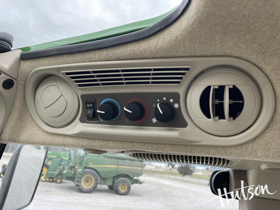 Photo of 2025 John Deere 6135E