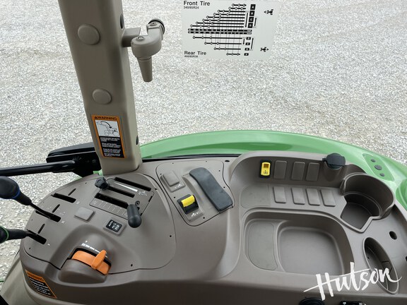 Photo of 2025 John Deere 6135E