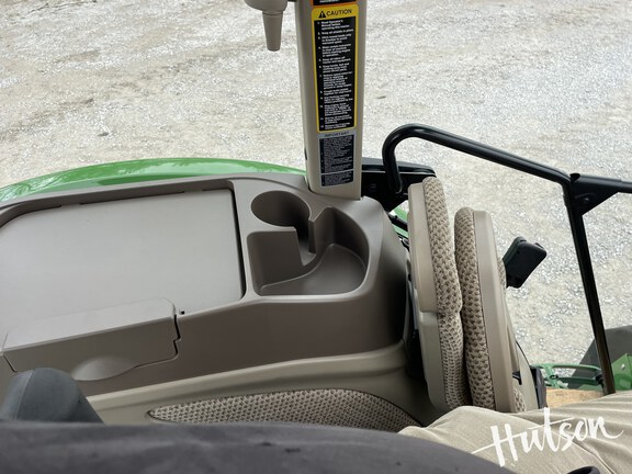 Photo of 2025 John Deere 6135E