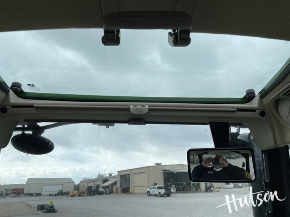 Photo of 2025 John Deere 6135E