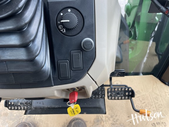 Photo of 2025 John Deere 6135E