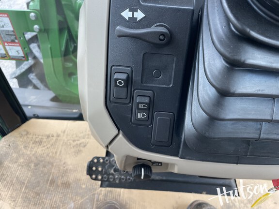 Photo of 2025 John Deere 6135E