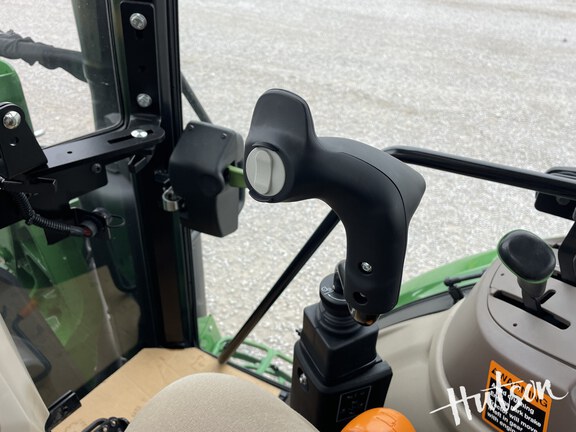 Photo of 2025 John Deere 6135E