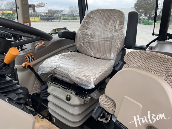 Photo of 2025 John Deere 6135E