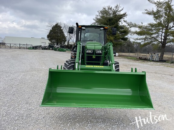 Photo of 2025 John Deere 6135E
