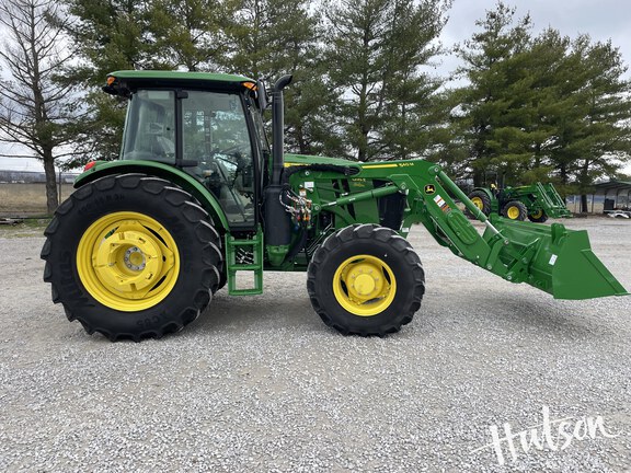 Photo of 2025 John Deere 6135E