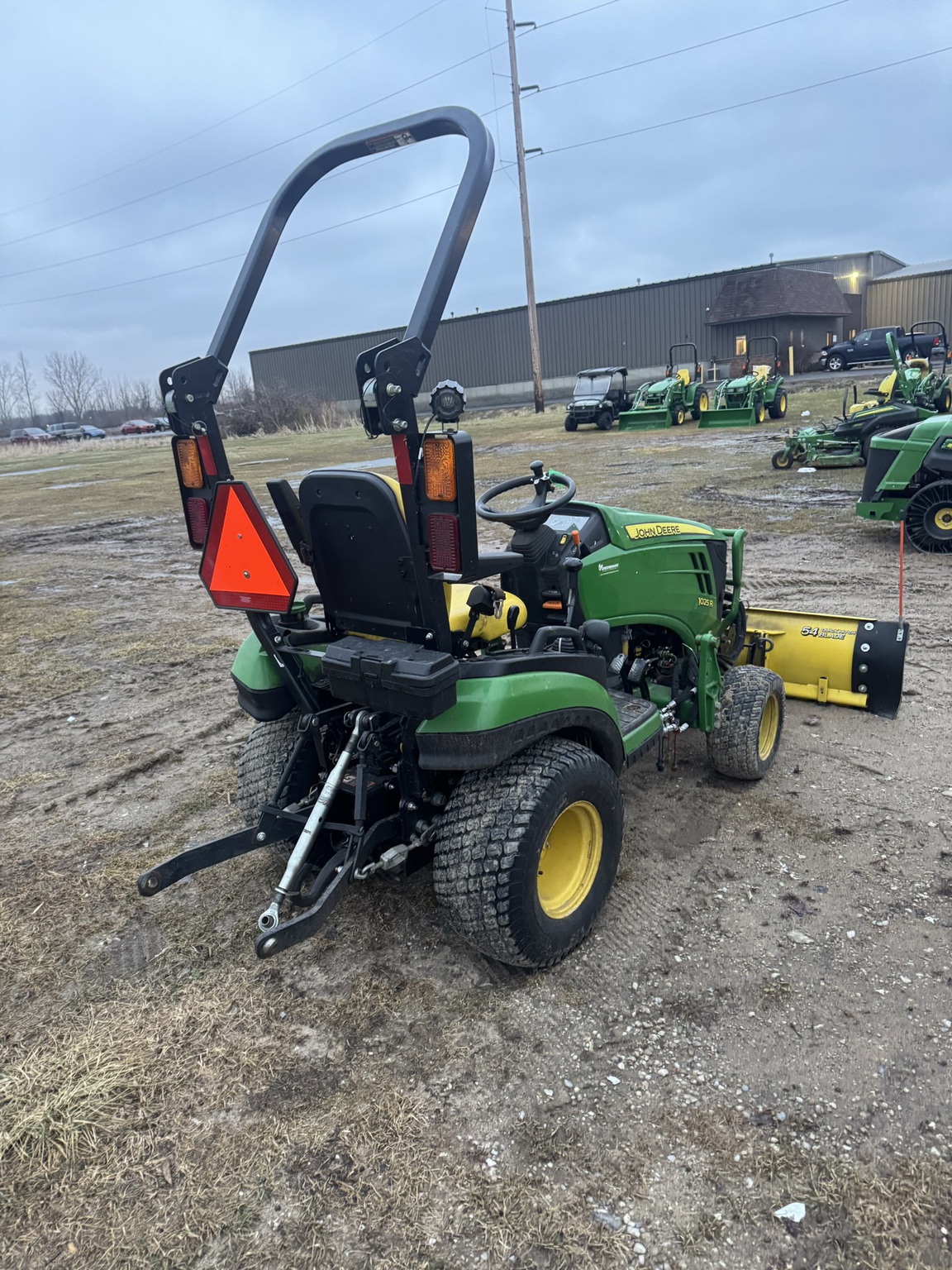 2018 John Deere 1025R Image 3