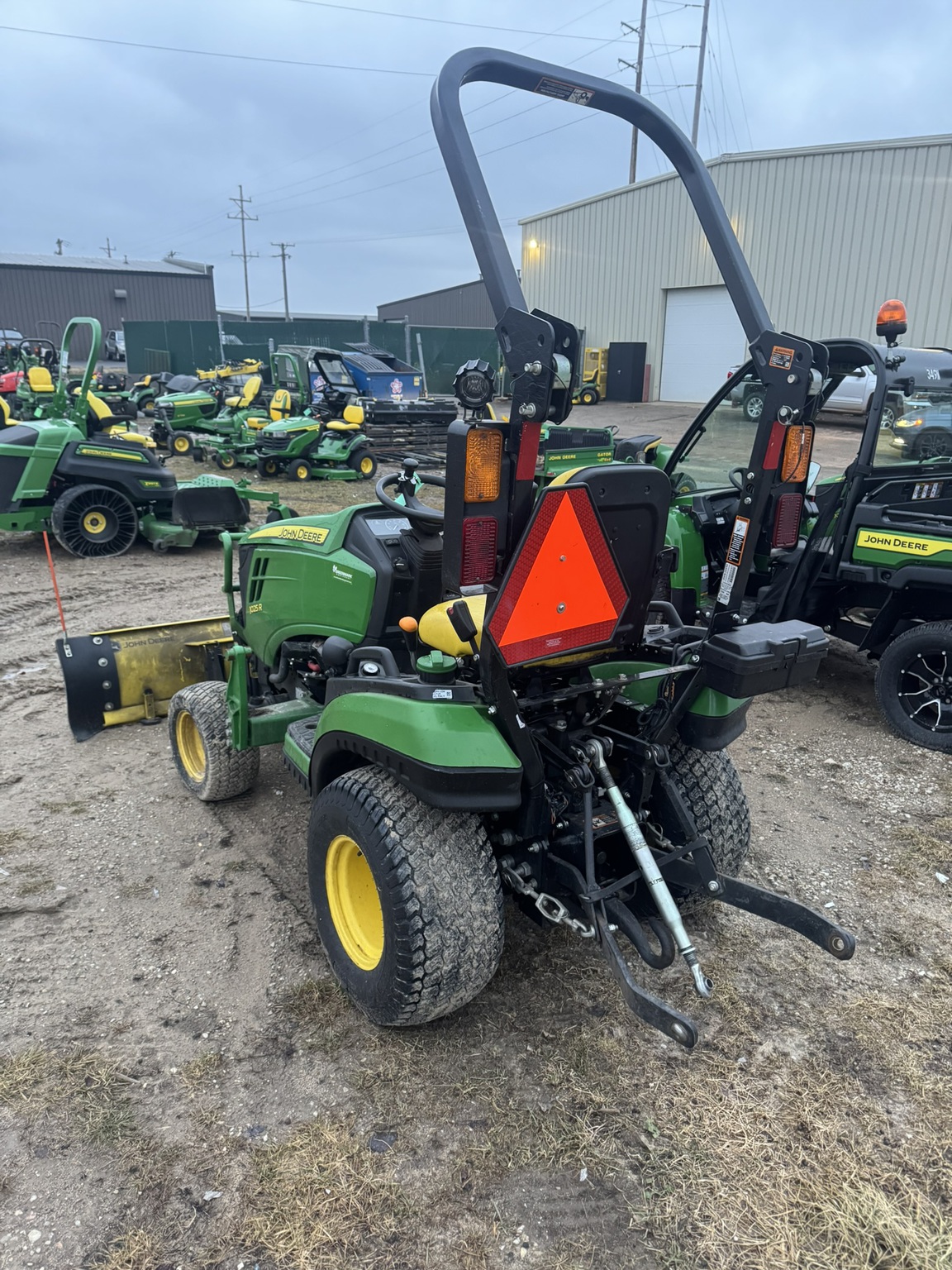 2018 John Deere 1025R Image 4