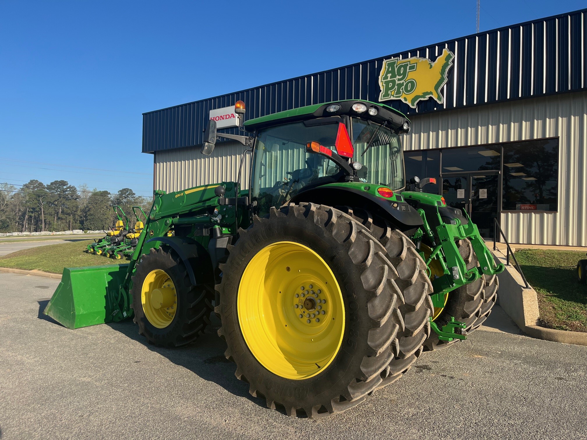 2025 John Deere 6R 215 Image 2