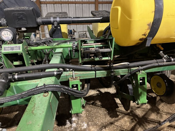  John Deere 7200
