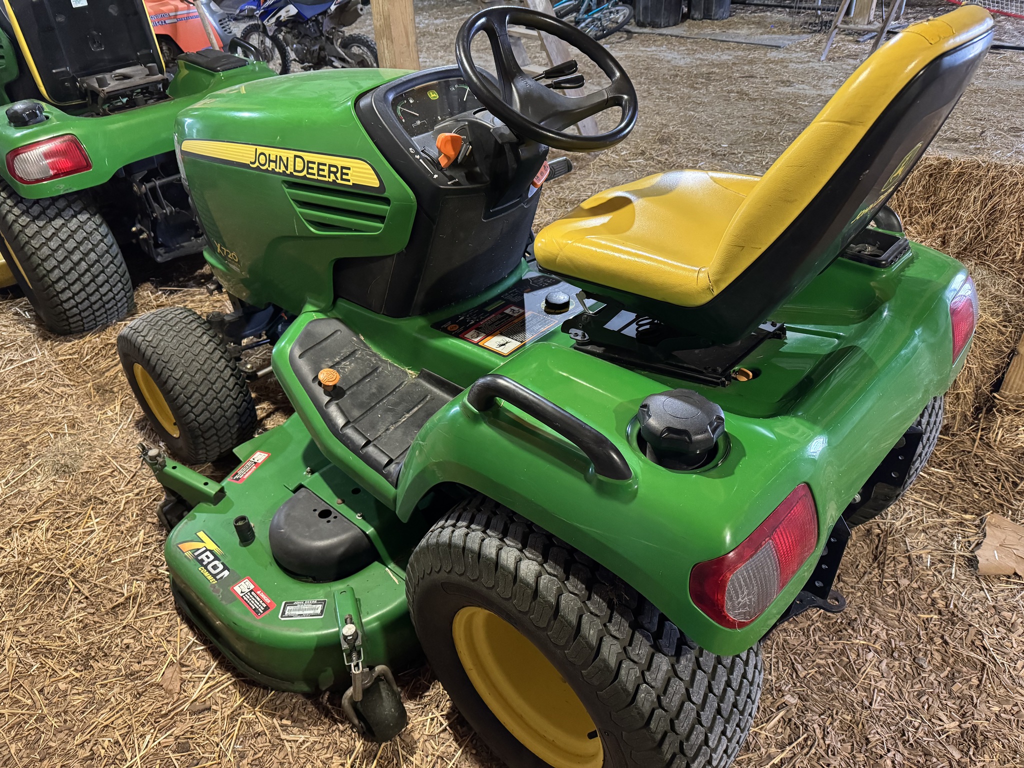 2012 John Deere X720 Image 7