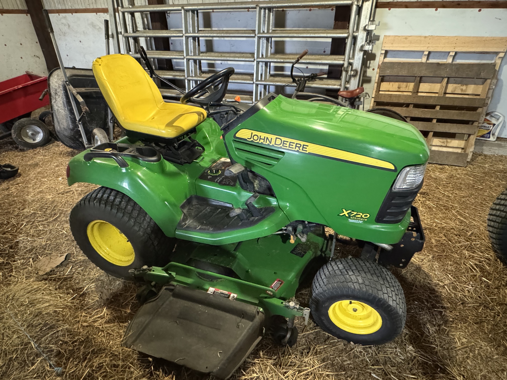 2012 John Deere X720 Image 1