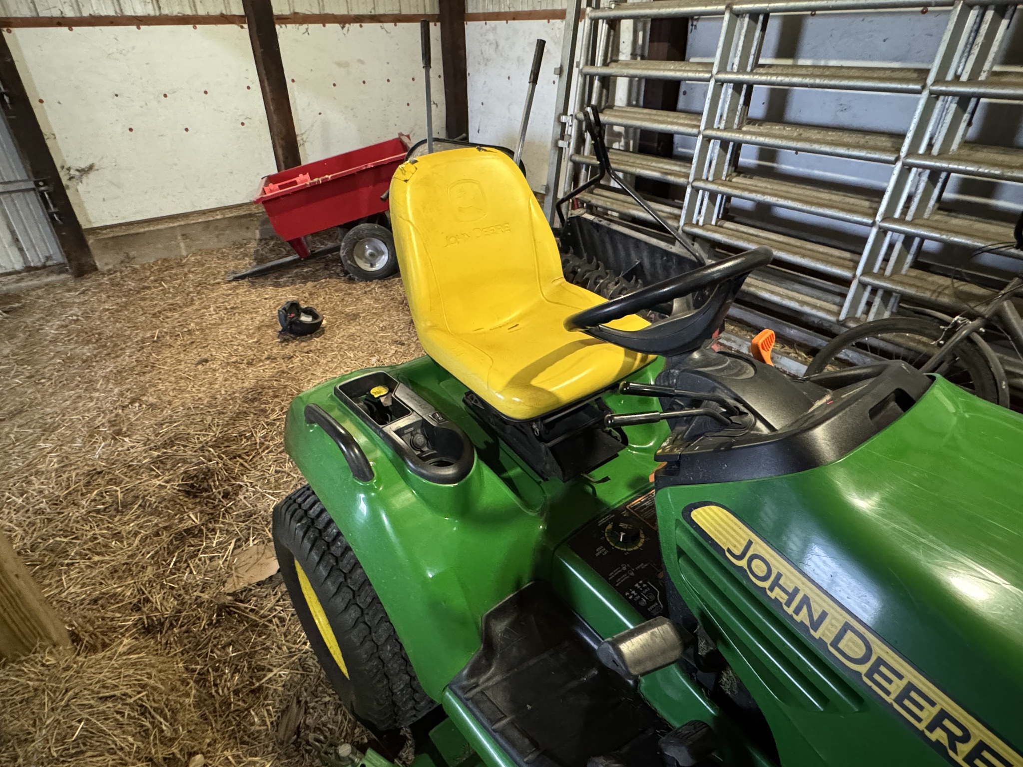 2012 John Deere X720 Image 2
