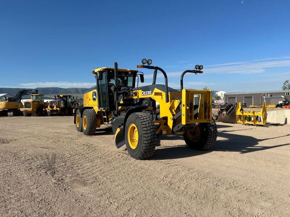 Photo of a 2022 John Deere 772G