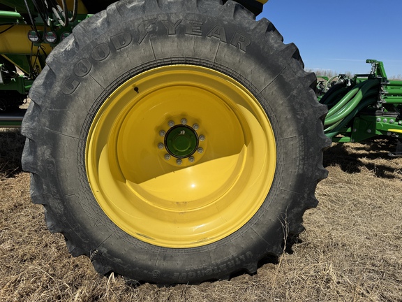 Used 2017 John Deere 1870 Air Drills and Seeders at Horizon Ag & Turf in Vermilion, AB - Photo7