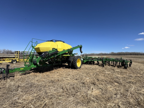 Used 2017 John Deere 1870 Air Drills and Seeders at Horizon Ag & Turf in Vermilion, AB - Photo8