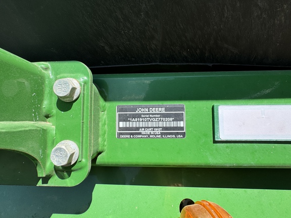 Used 2017 John Deere 1870 Air Drills and Seeders at Horizon Ag & Turf in Vermilion, AB - Photo5