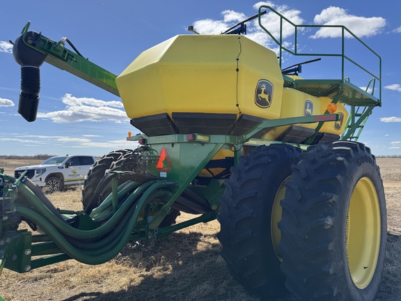 Used 2017 John Deere 1870 Air Drills and Seeders at Horizon Ag & Turf in Vermilion, AB - Photo16