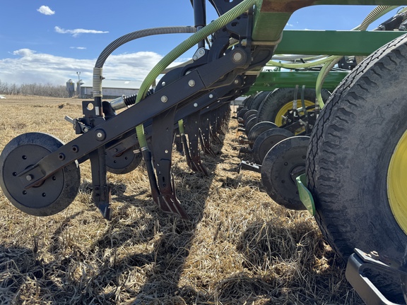 Used 2017 John Deere 1870 Air Drills and Seeders at Horizon Ag & Turf in Vermilion, AB - Photo10