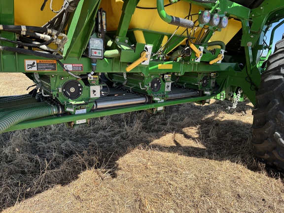 Used 2017 John Deere 1870 Air Drills and Seeders at Horizon Ag & Turf in Vermilion, AB - Photo20