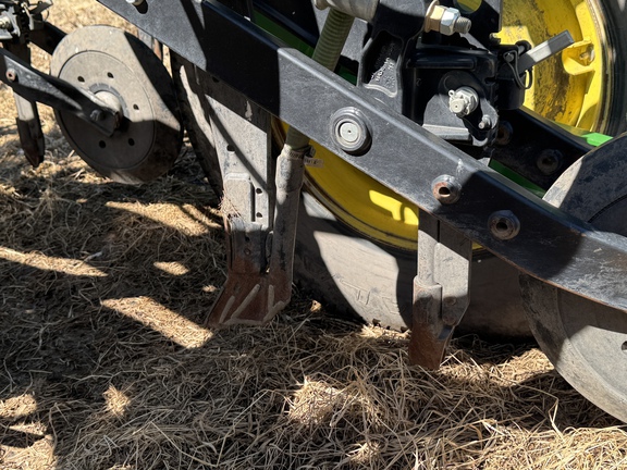 Used 2017 John Deere 1870 Air Drills and Seeders at Horizon Ag & Turf in Vermilion, AB - Photo23