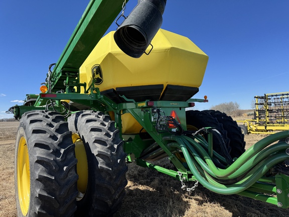 Used 2017 John Deere 1870 Air Drills and Seeders at Horizon Ag & Turf in Vermilion, AB - Photo25