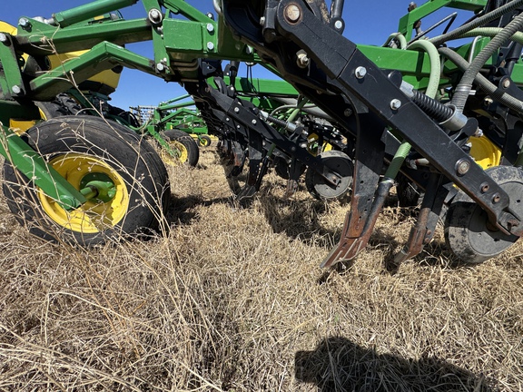 Used 2017 John Deere 1870 Air Drills and Seeders at Horizon Ag & Turf in Vermilion, AB - Photo24