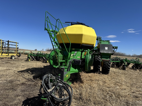 Used 2017 John Deere 1870 Air Drills and Seeders at Horizon Ag & Turf in Vermilion, AB - Photo3