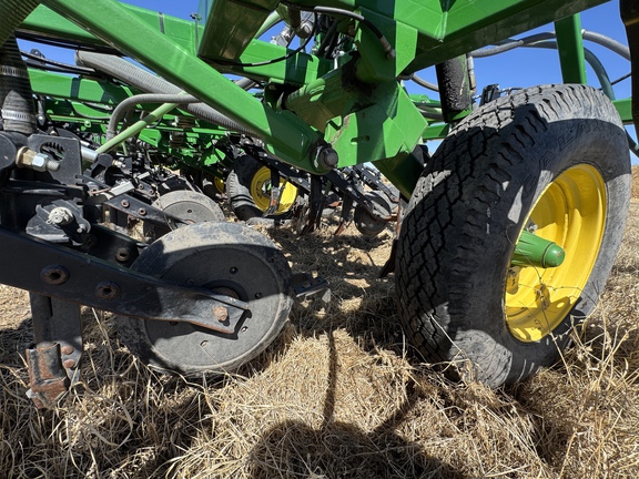 Used 2017 John Deere 1870 Air Drills and Seeders at Horizon Ag & Turf in Vermilion, AB - Photo11
