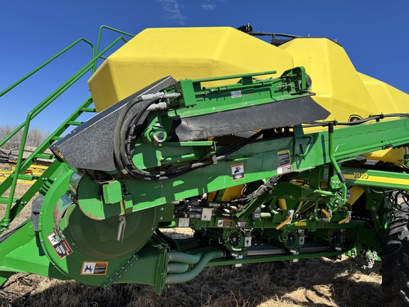 Used 2017 John Deere 1870 Air Drills and Seeders at Horizon Ag & Turf in Vermilion, AB - Photo12