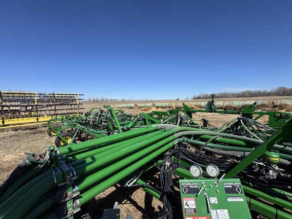 Used 2017 John Deere 1870 Air Drills and Seeders at Horizon Ag & Turf in Vermilion, AB - Photo13
